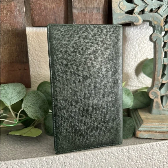 Louis Vuitton Taiga Porte Valeurs Wallet In Dark Green - Picture 2 of 14